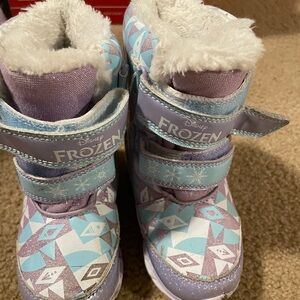 Snow boots